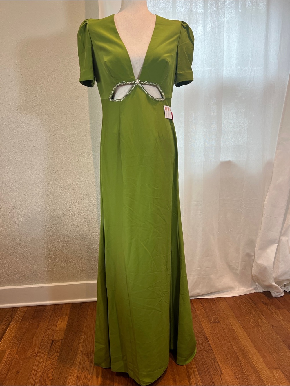 Mac Duggal Plunge Neck Puff Sleeve Jeweled Cut Out Gown Style #2630. Size 6. NWT